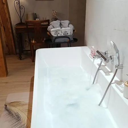 Paisible A Estivareilles, Piscine Chauffee, Animaux Acceptes - Fr-1-489-615